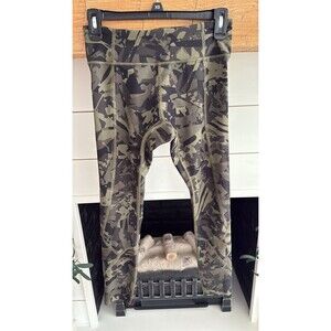 Lululemon 6 Tight Stuff Tight Pop Cut Fatigue Green Full-On Luxtreme